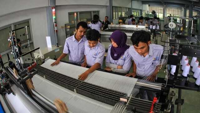 Gaji Karyawan Pabrik Tekstil 